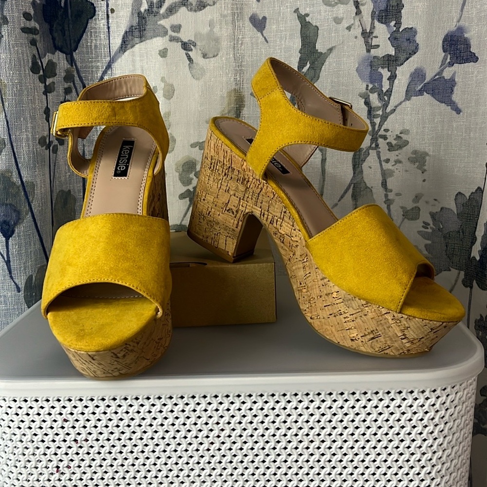 Kensie. Never worn. Cork shoe heel size 7.5